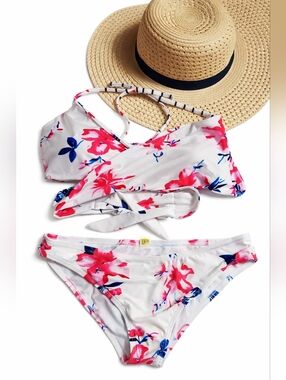 White Floral Two-Piece Bikini Set Medium